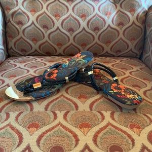 Women’s Mossimo Black/Gold Sandals